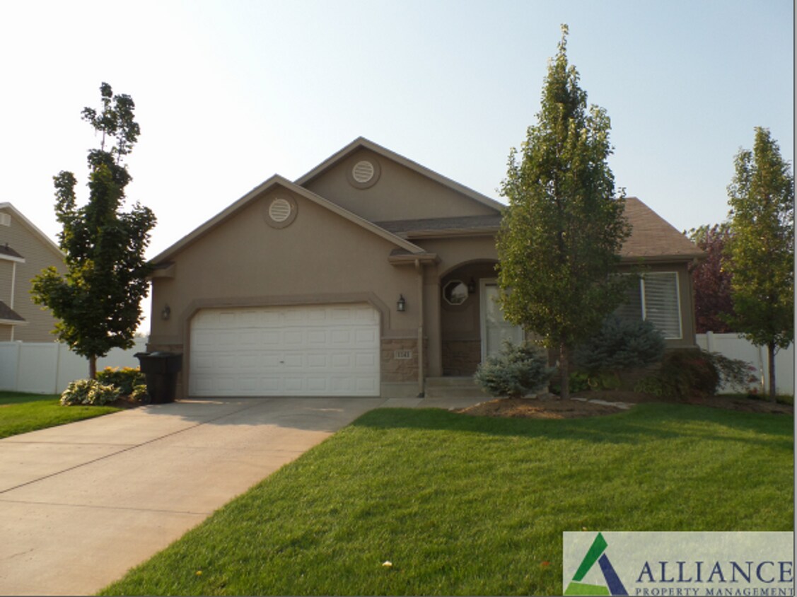Primary Photo - Deposit Moves You In! 3 Bed 2.75 Bath Home...