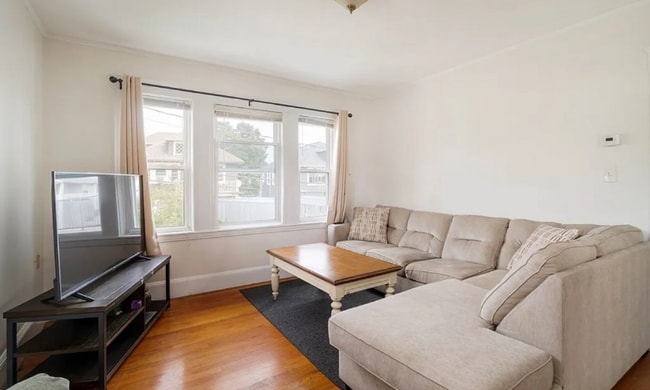 Building Photo - 38 Burgoyne St