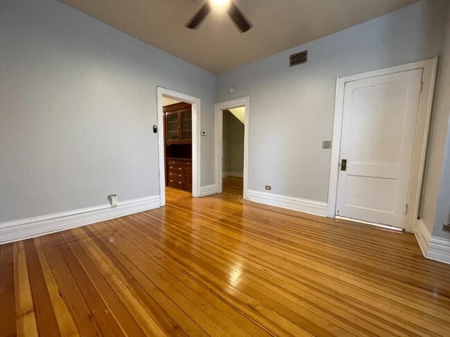 Building Photo - 2 bedroom in Chicago IL 60618