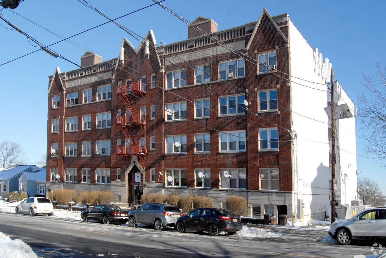 Building Photo - 194 Davis Ave