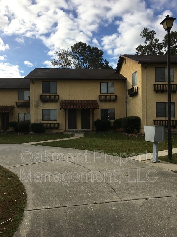 Building Photo - 2831 Breezewood Ave