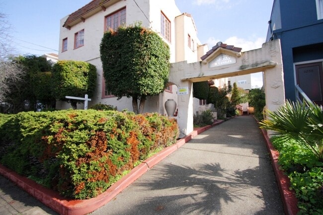 Building Photo - 1631 Walnut St