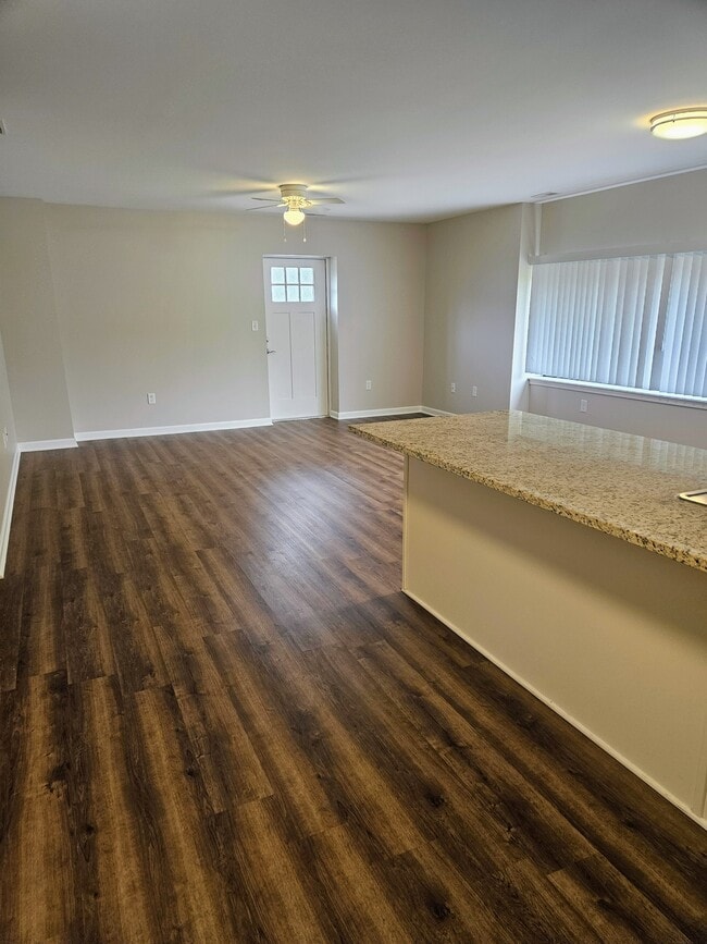 Building Photo - 6455 Lake Ave