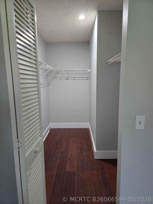 Foto del edificio - 1861 SW 116th Way