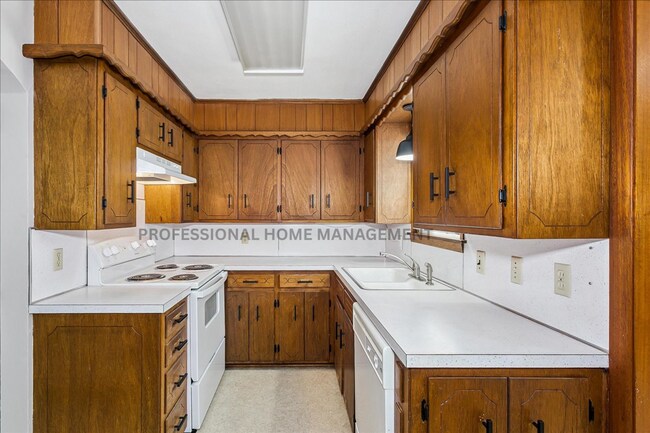 Foto del edificio - Charming 3 bedroom 1 bath home with 2 gara...