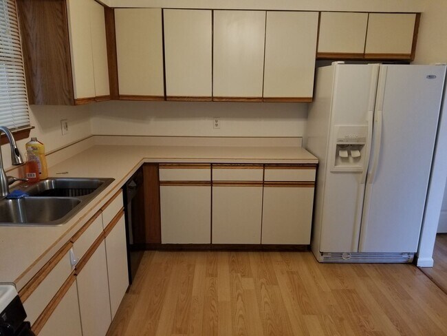 Building Photo - 3 br, 1.5 bath House - 132 Malcolm Ave