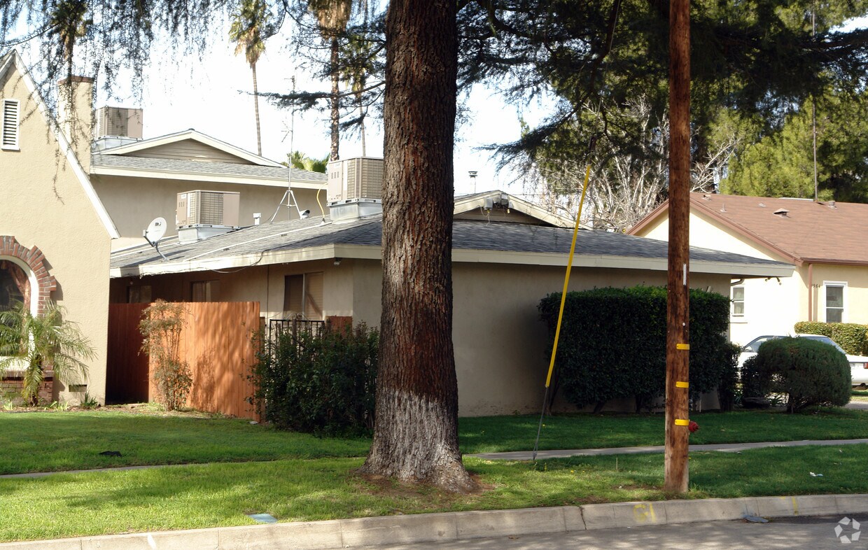 Building Photo - 1950 N Sierra Way