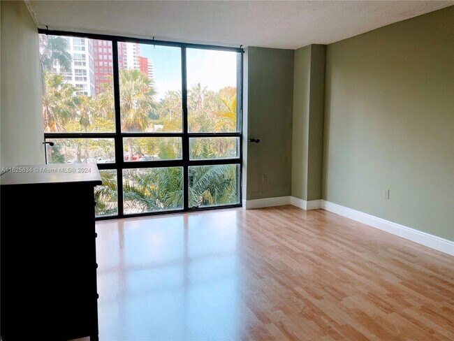 Foto del edificio - 1450 Brickell Bay Dr