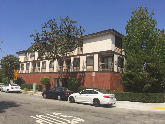 Building Photo - 121 S Pacific Ave