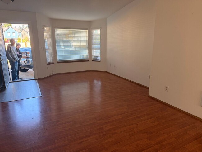 Foto del edificio - 8429 44th Dr NE