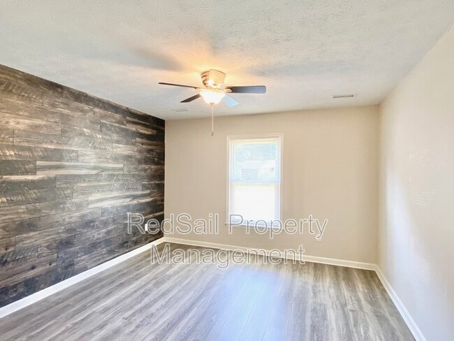 Building Photo - 39 Whites Ln