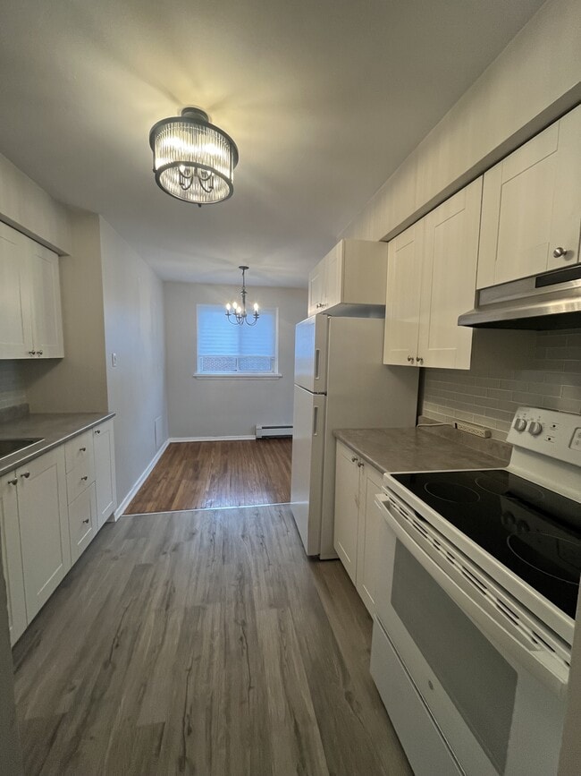 Building Photo - 230 Victoria St N