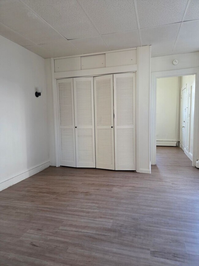 Building Photo - 410 S Pershing Ave