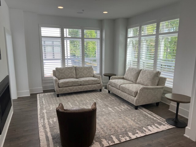 Family Room - 11360 Emerald Park Rd