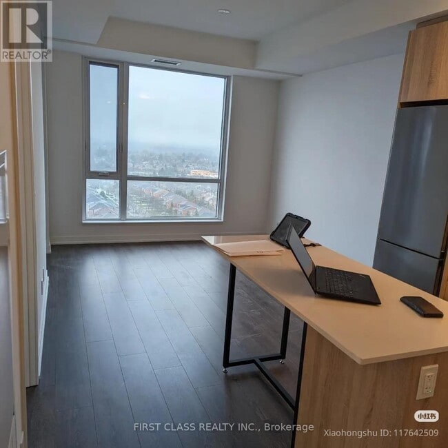 Photo du bâtiment - 7950-7950 Bathurst St