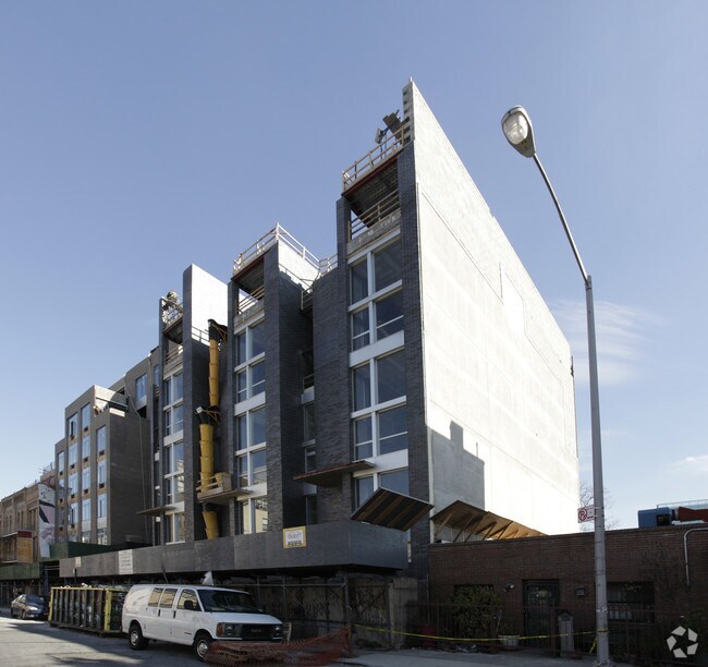 Foto del edificio - 105 Grand Ave