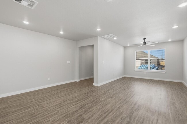 Building Photo - Available May 29 | $2,550 – Hampton Hills Living Near Stargate