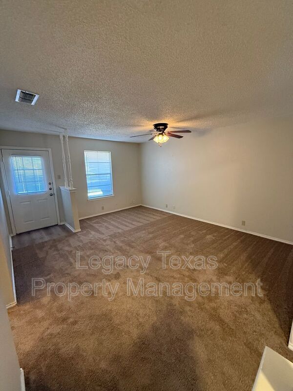 Foto del edificio - 1118 N Nolan River Rd