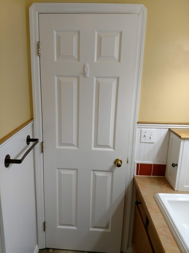 Master bath. - 310 N Sweetgrass Ave