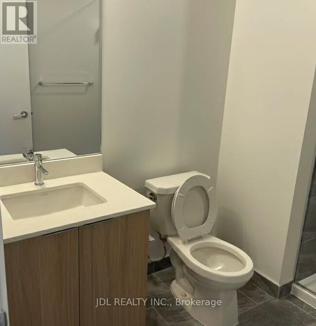 Photo du bâtiment - 395 Square One Dr