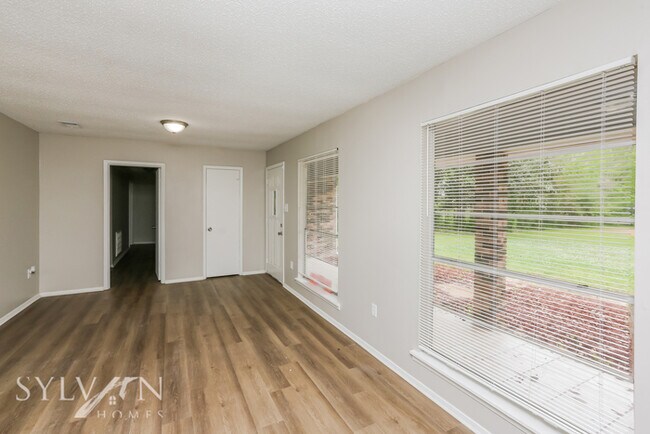 Building Photo - Step into this stunning 3-bedroom, 2-bathr...
