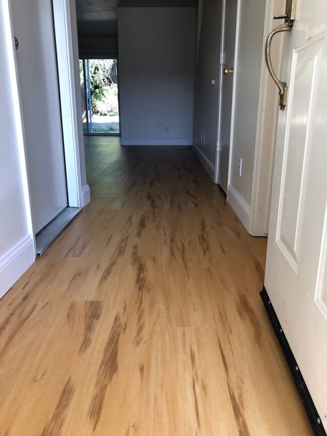 Puerta de entrada principal - 410 Valley Cir