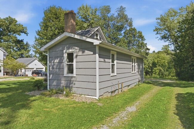 Building Photo - 2877 Pickle Rd