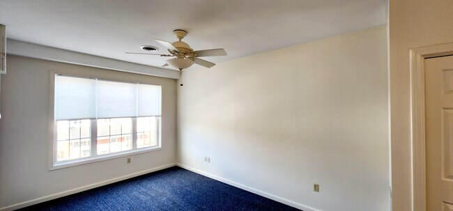 Foto del edificio - 2 Railroad Ave