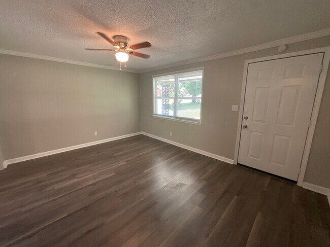 Building Photo - 1030 Winchester Cir