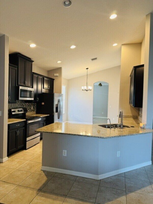 Foto del edificio - 8222 Willow Beach Dr