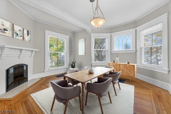 Foto del edificio - 94 Midland Ave