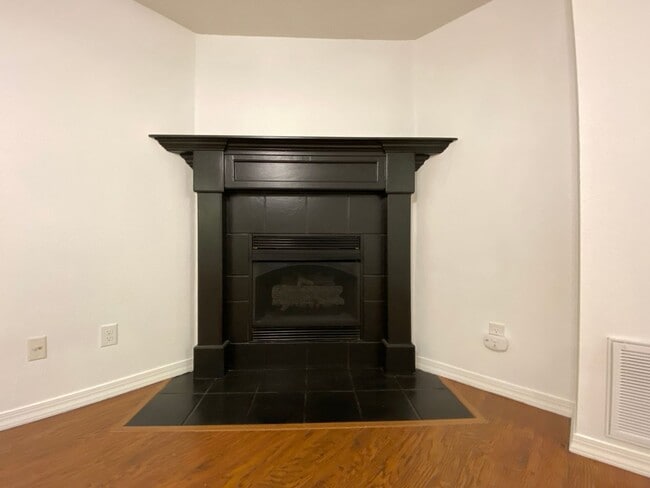 Building Photo - ** $150.00 OFF OF FIRST MONTHS RENT*** Cha...