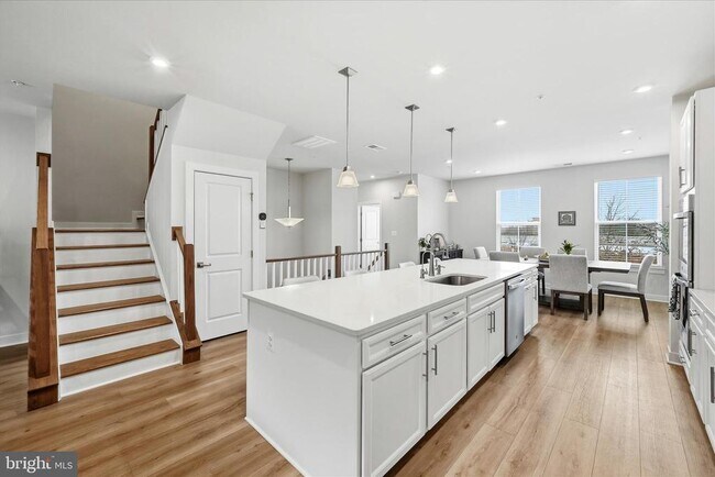 Foto del edificio - 14447 Albemarle Point Pl