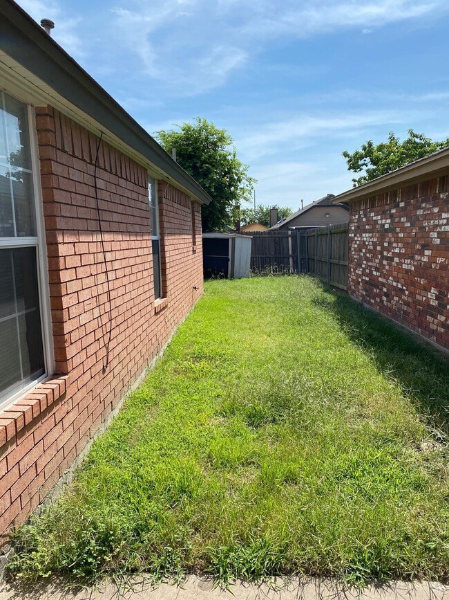 Photo - 2122 Meench Dr House