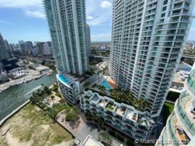 Foto del edificio - 350 S Miami Ave