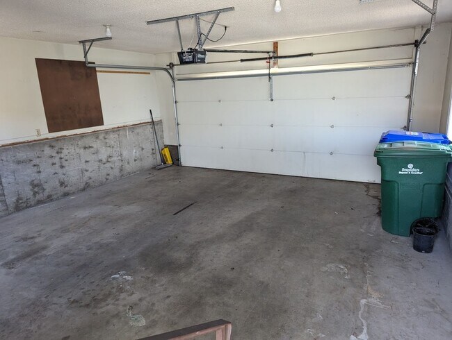 Building Photo - Incredible 3 Bedroom Home in McSorley Neighborhood