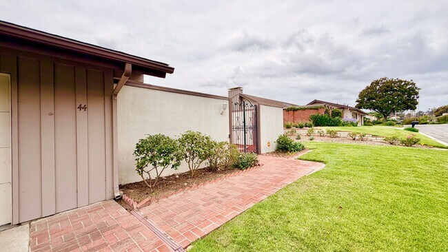 Foto del edificio - Beautiful Two-Story Home in the Lovely Gated & Private Terrace at San Luis Rey HOA Community of B...