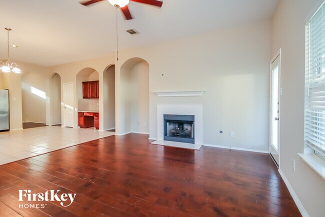Foto del edificio - 29919 Hanover Hollow Ln