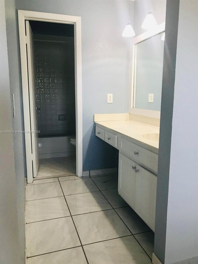 Foto del edificio - 6257 NW 171st St