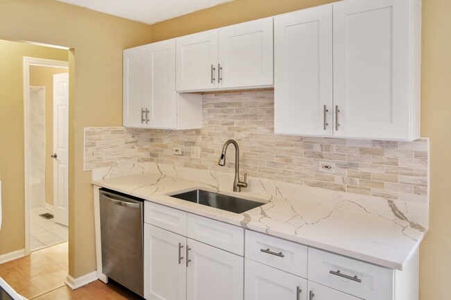 Foto del edificio - 3382 Fox Hill Rd