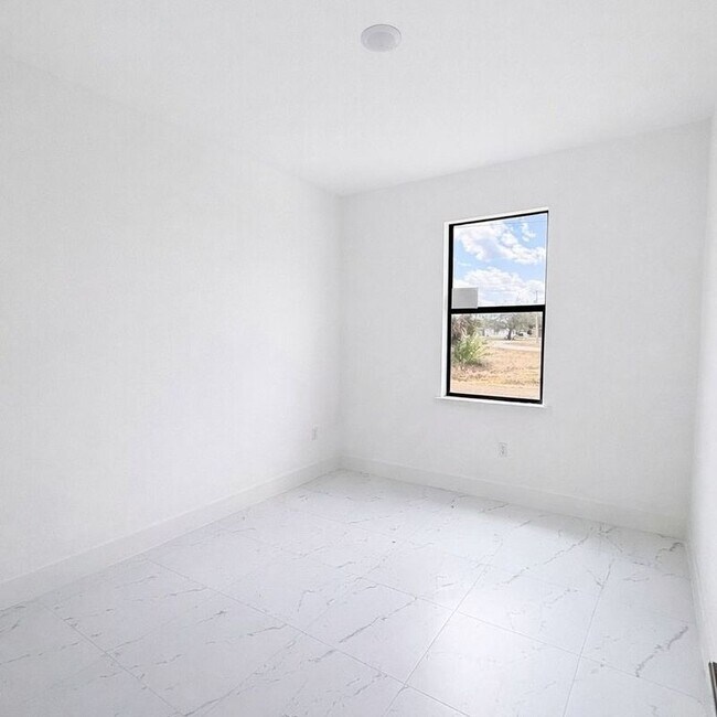 Foto del edificio - 2416 Xelda Ave N