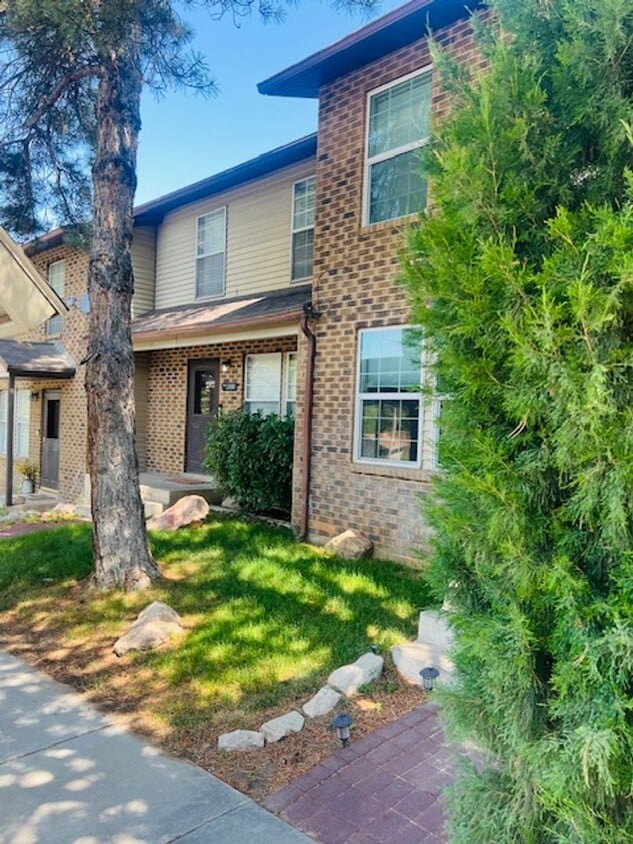 Primary Photo - Beautiful townhouse, walk to the Ogden wat...