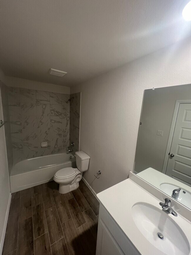 Building Photo - 14021 Haggerston Dr