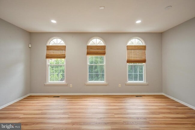 Building Photo - 5761 Goldfinch Ct