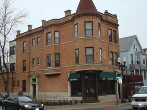 Building Photo - 2224 W Irving Park Rd