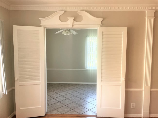 Building Photo - 225 S Gale Dr