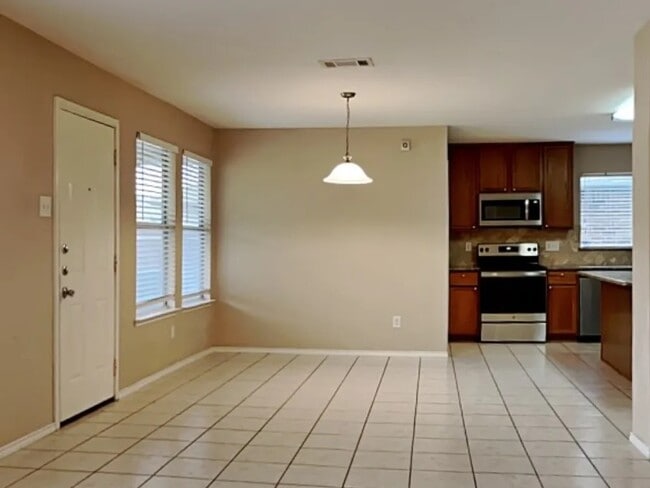 Building Photo - 5617 Piedra Dr