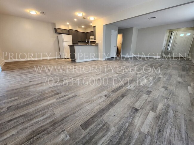 Foto del edificio - GORGEOUS~UPDATED~ 3 BEDROOM 2 BATH IN THE ...