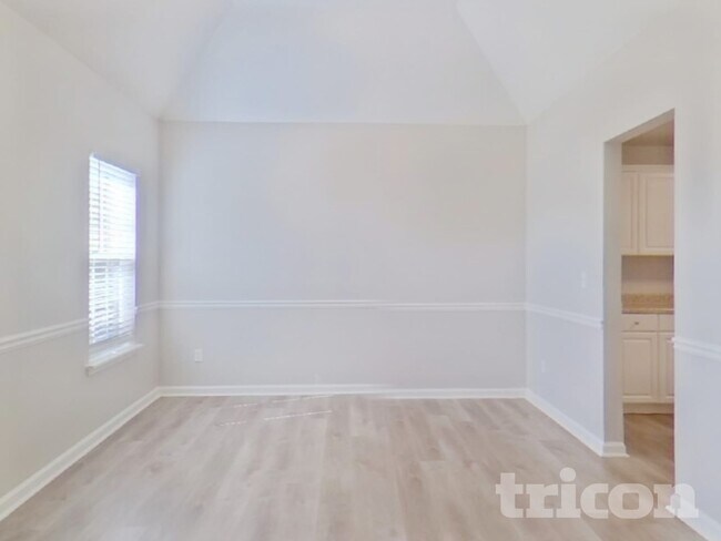 Foto del edificio - 496 Birchwood Dr
