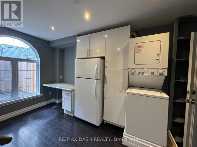 Photo du bâtiment - 1531 Queen St E